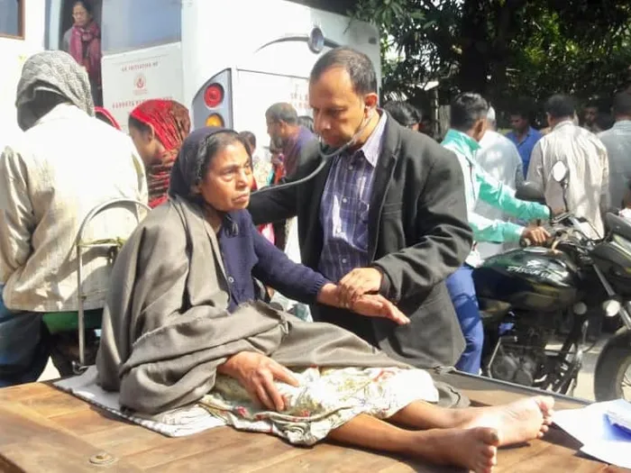 A doctor consulting a patient at a Sri Sathya Sai Aarogya Vahini medical unit